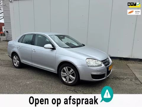 Volkswagen Jetta 2.0 FSI Comfortline Automaat